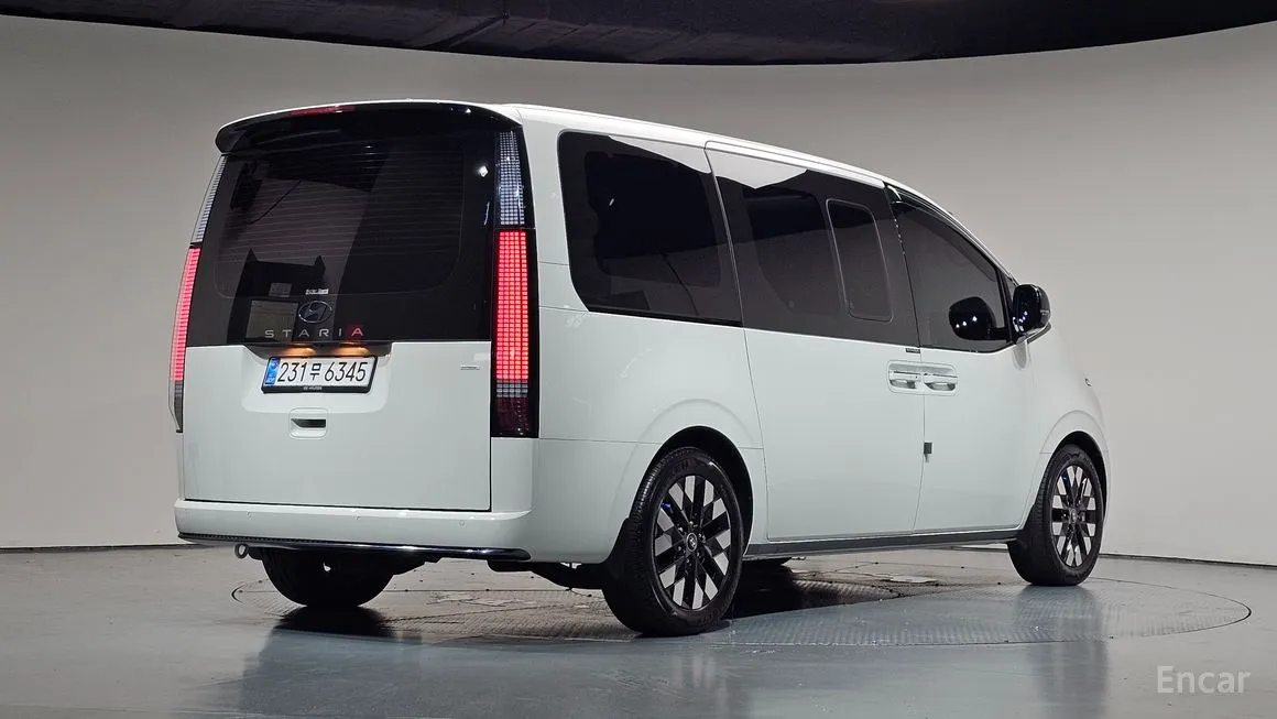 Hyundai Staria