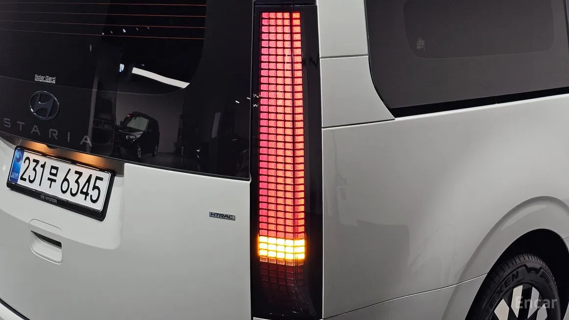 Hyundai Staria