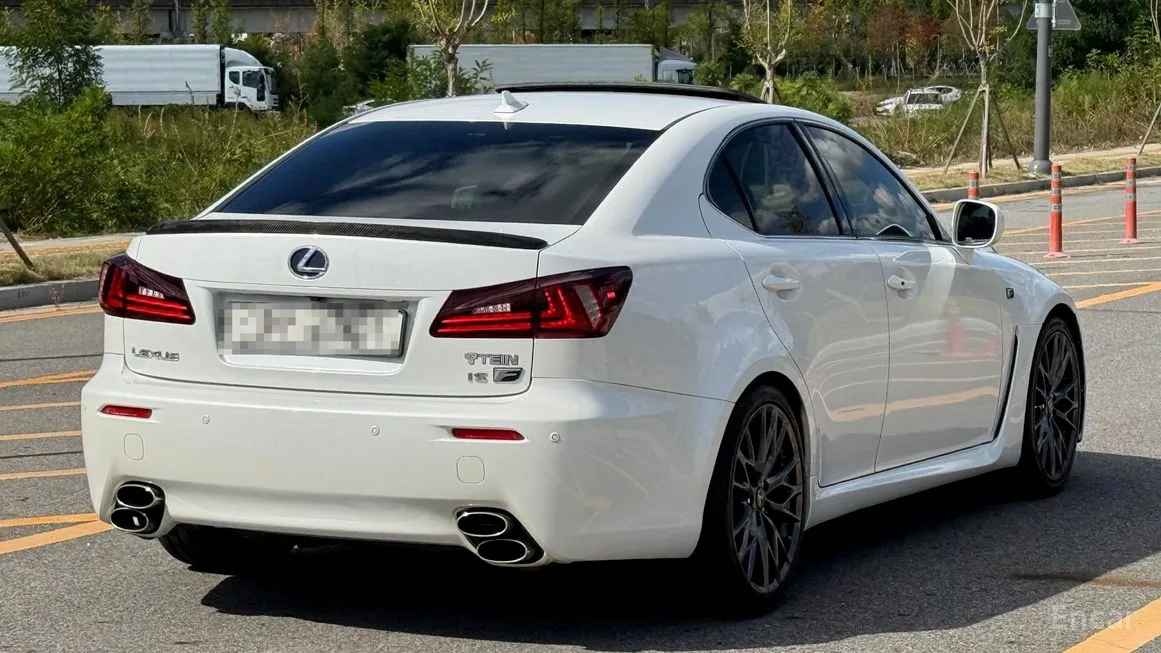 Lexus IS