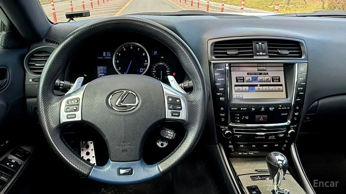 Lexus IS