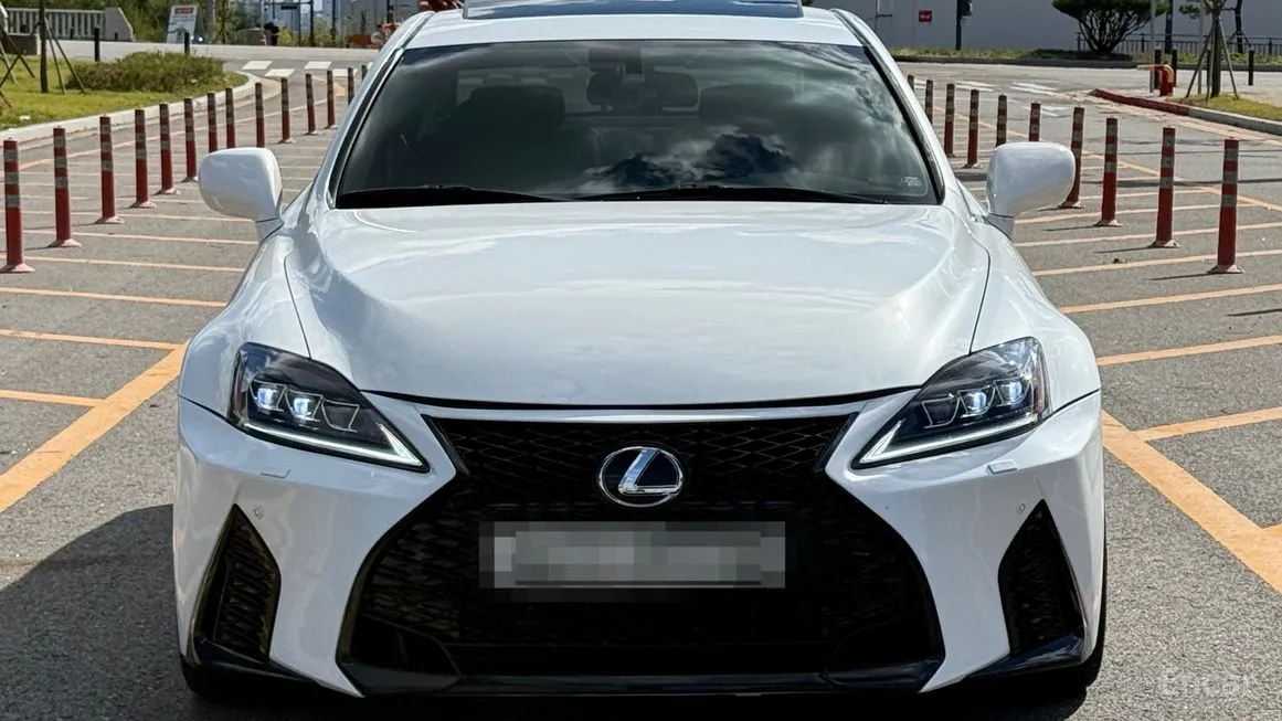 Lexus IS