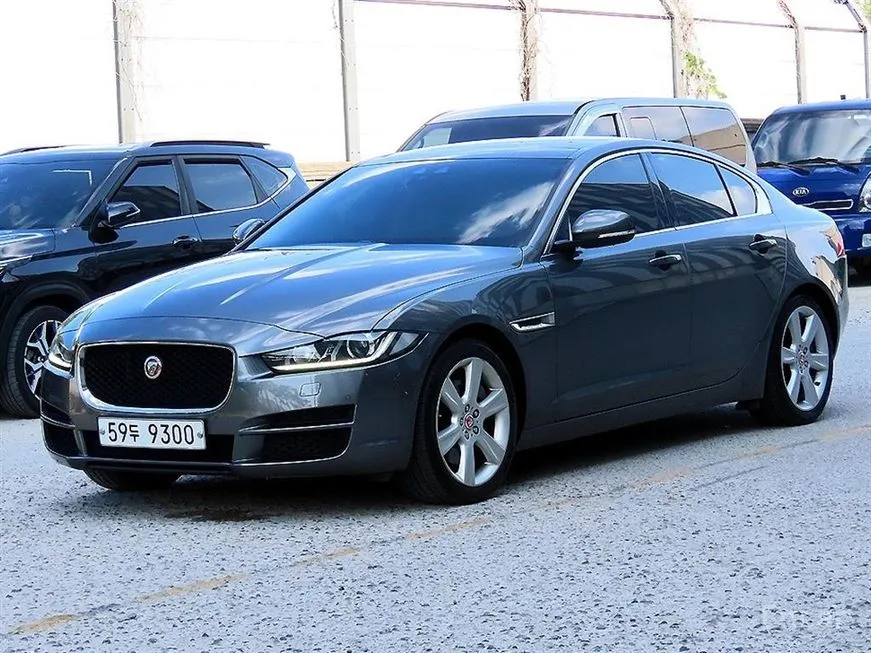 Jaguar XE