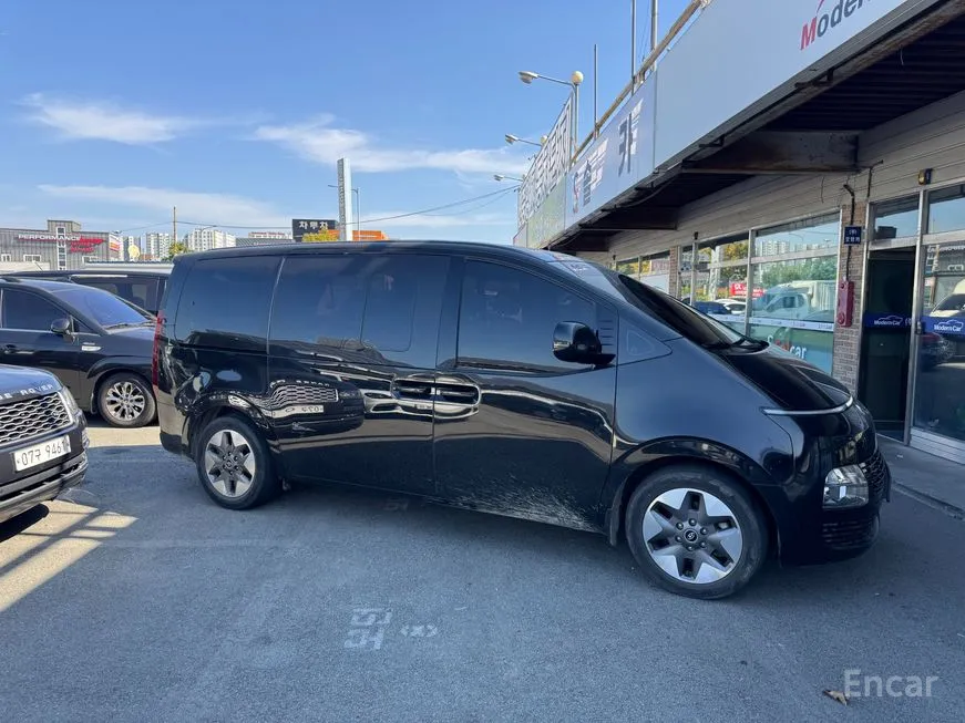 Hyundai Staria