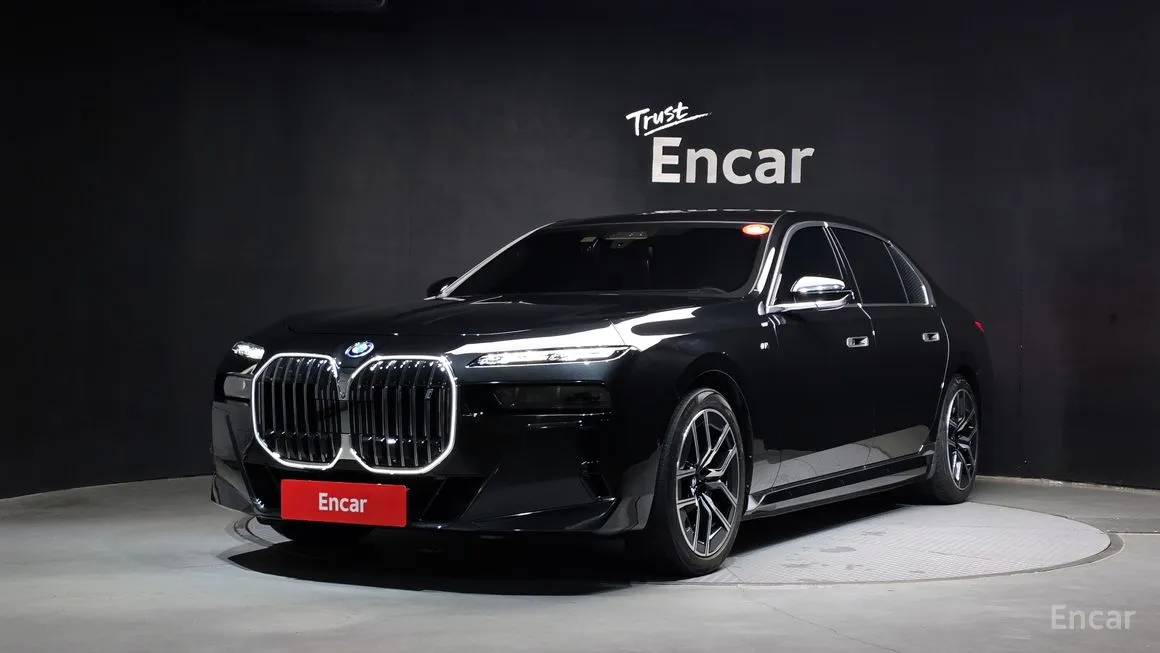 BMW i7