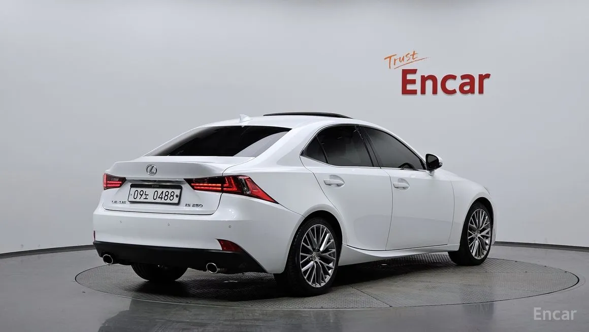 Lexus IS