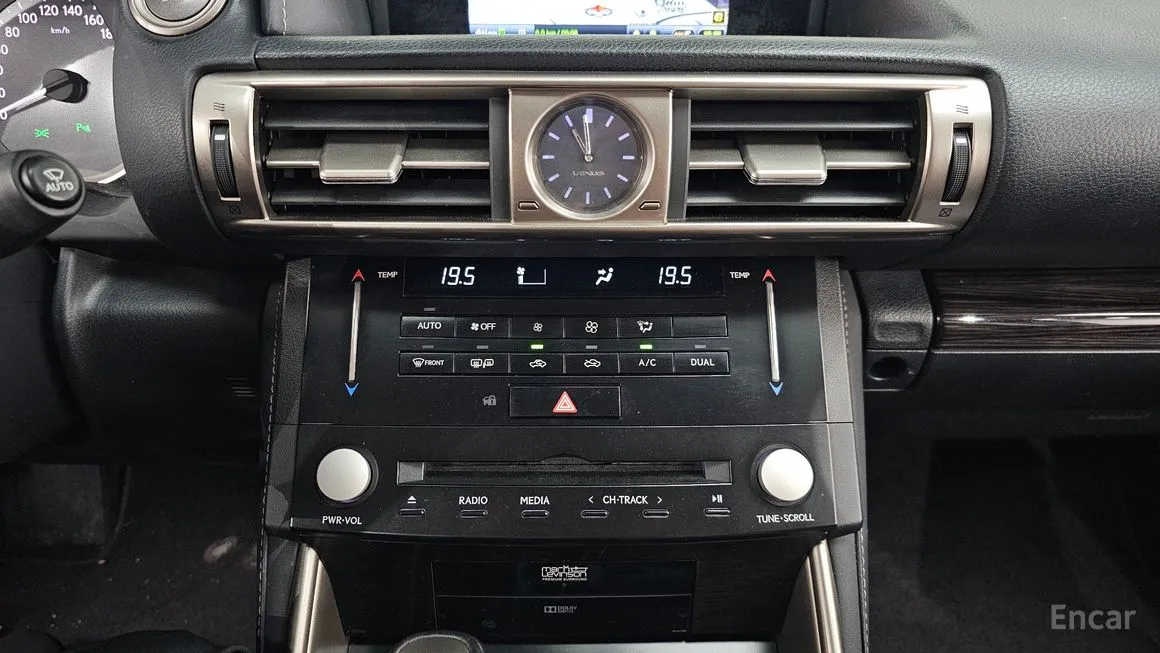 Lexus IS