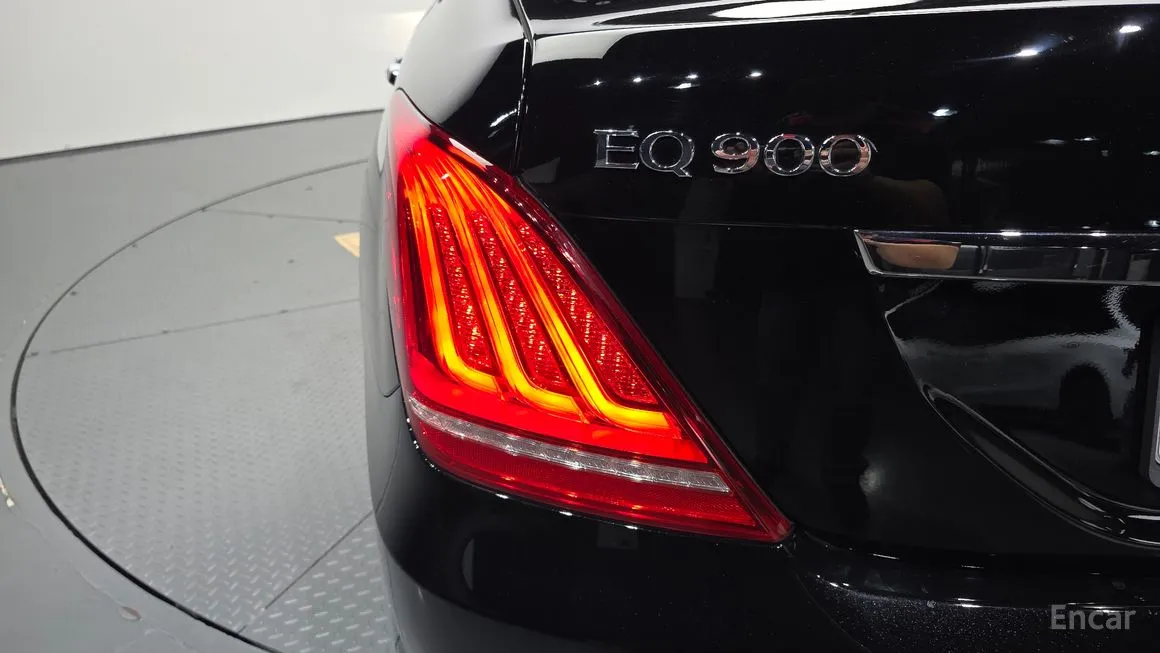 Genesis EQ900
