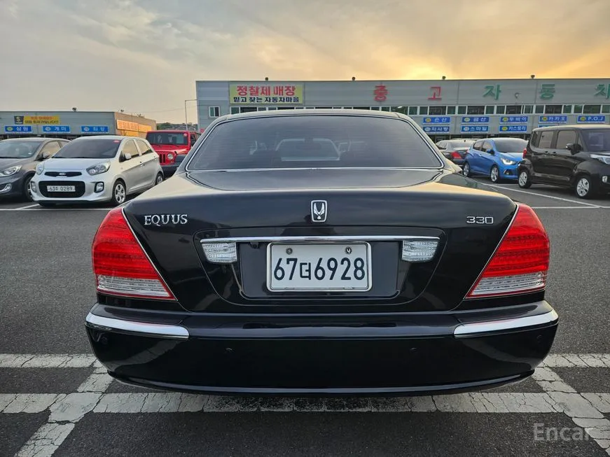 Hyundai Equus