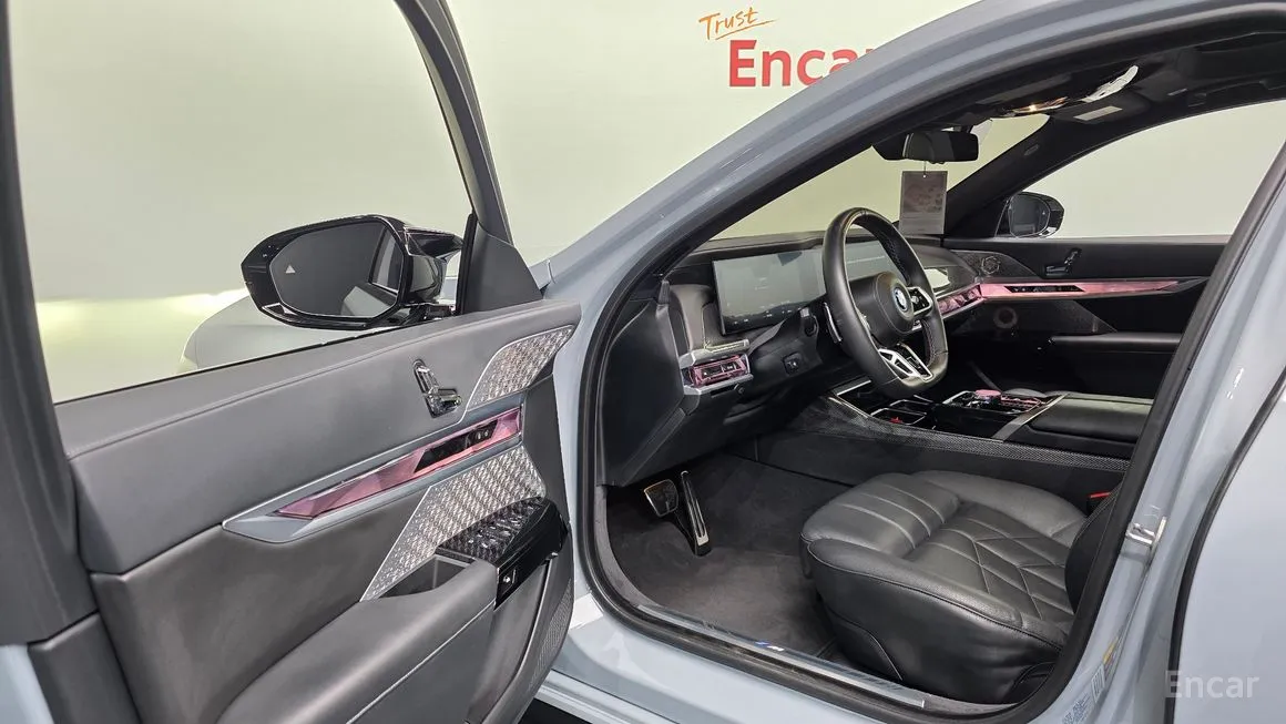 BMW i7