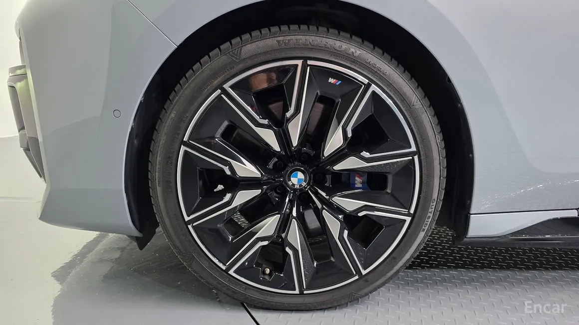 BMW i7