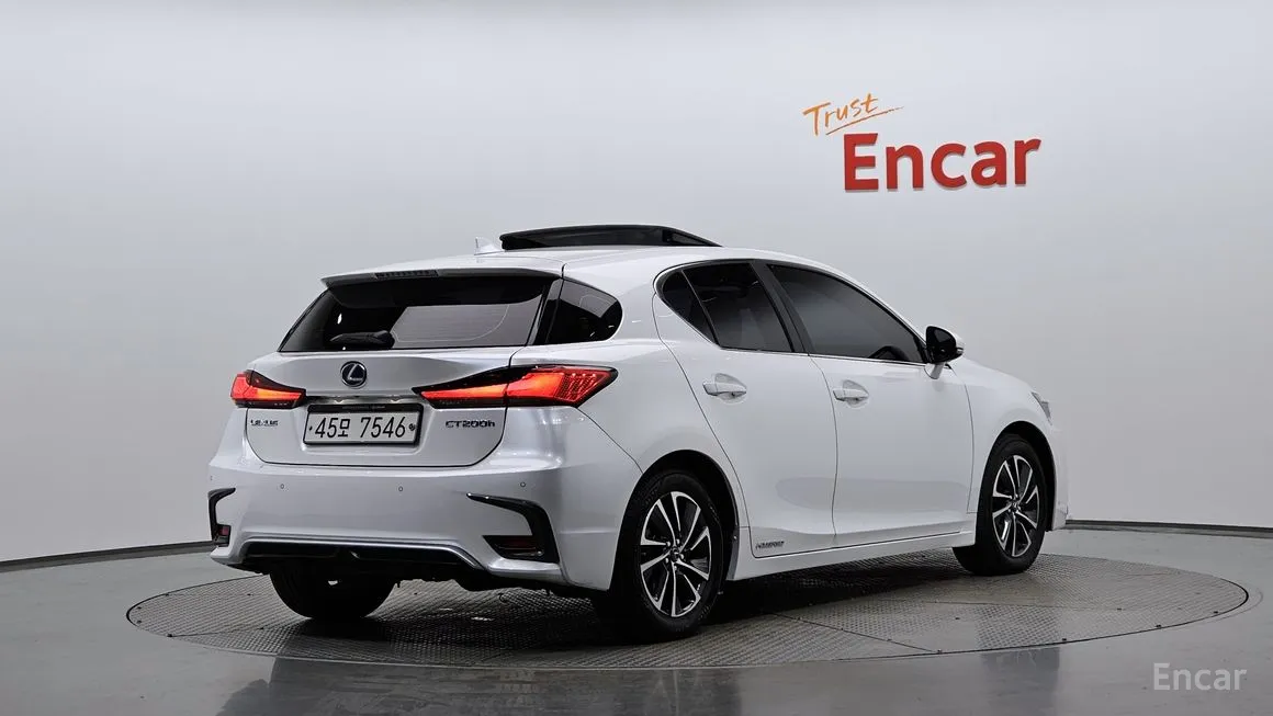 Lexus CT200h