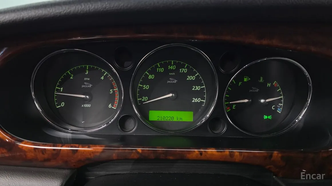 Jaguar XJ