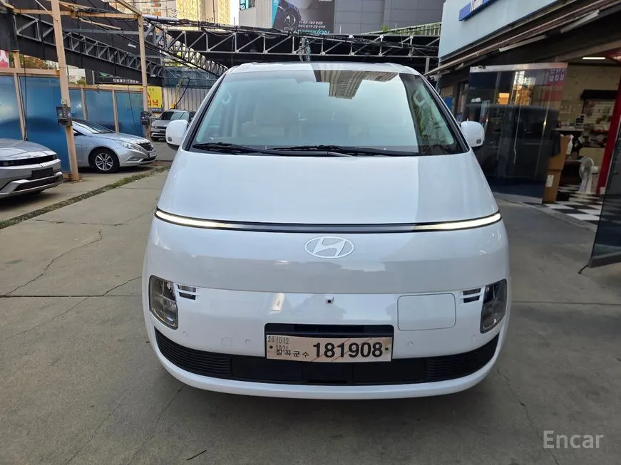 Hyundai Staria