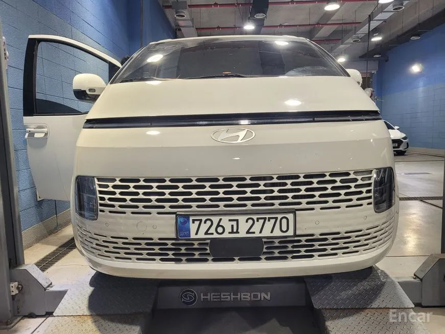 Hyundai Staria