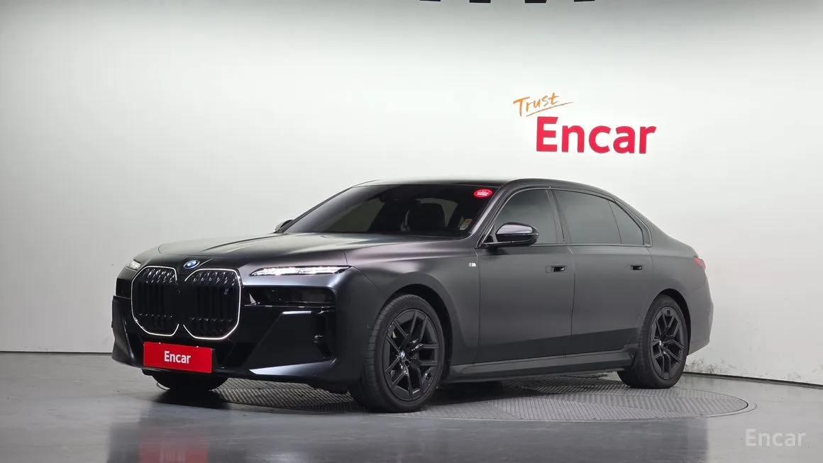BMW i7