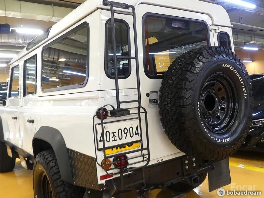 Land Rover Defender