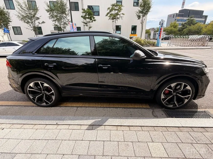 Audi RSQ8
