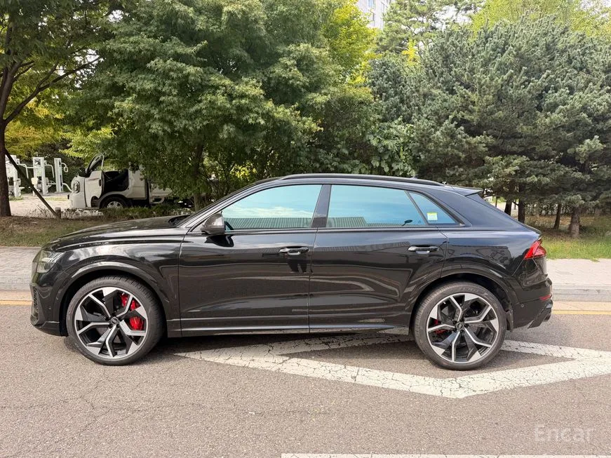Audi RSQ8