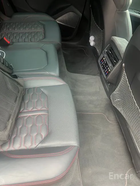 Audi RSQ8