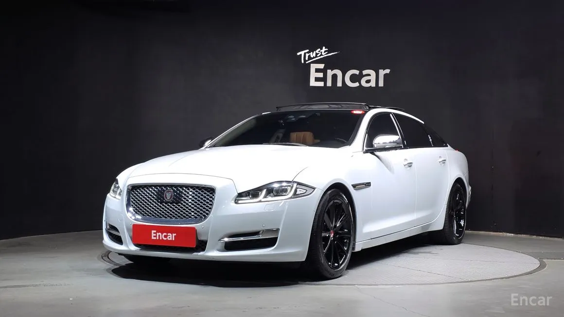 Jaguar XJ