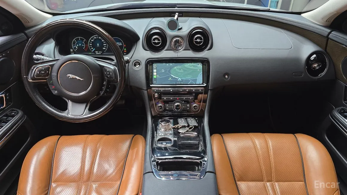 Jaguar XJ
