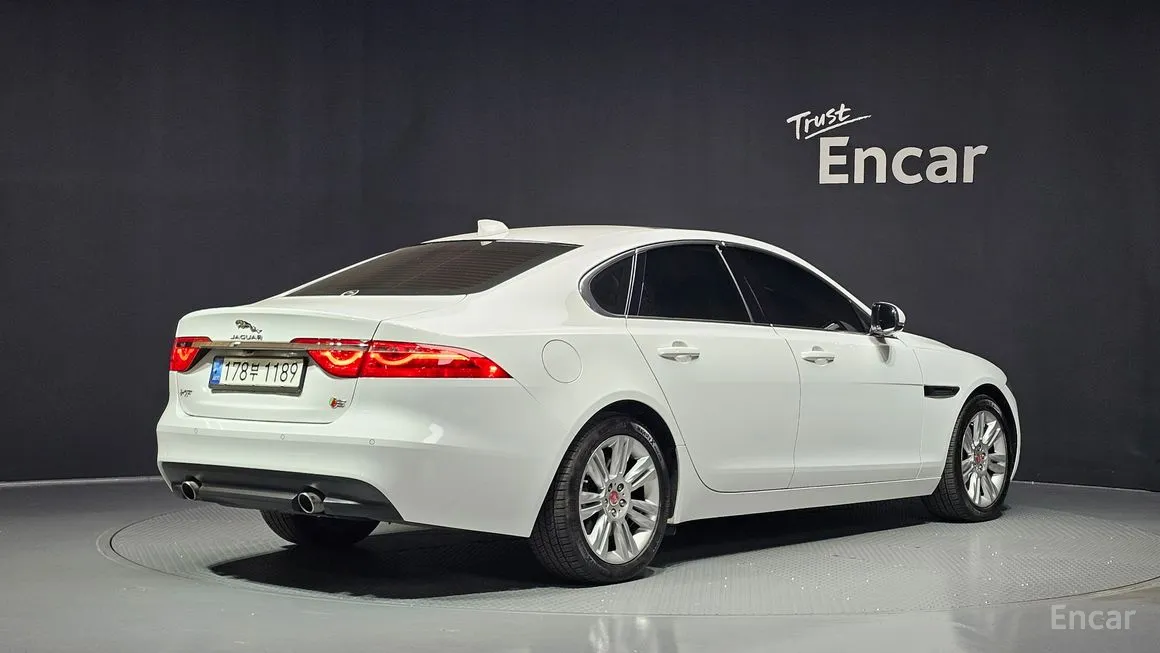 Jaguar XF