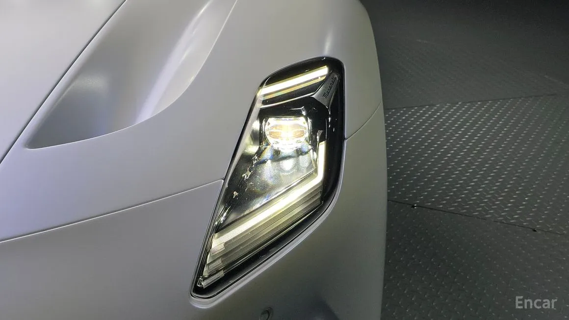 Maserati MC20
