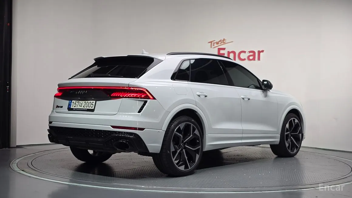 Audi RSQ8