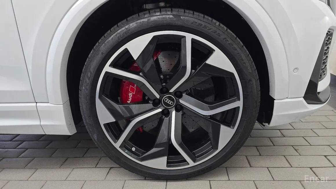 Audi RSQ8