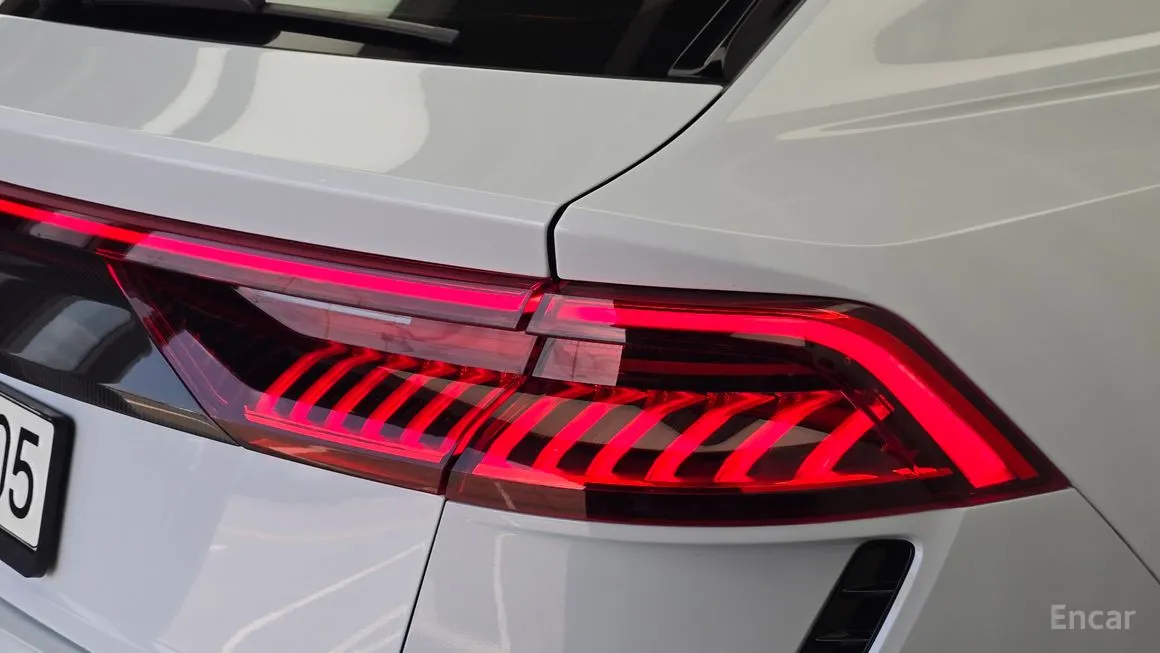 Audi RSQ8