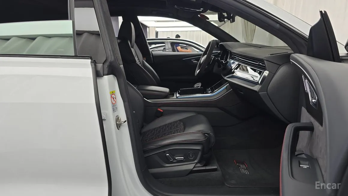 Audi RSQ8