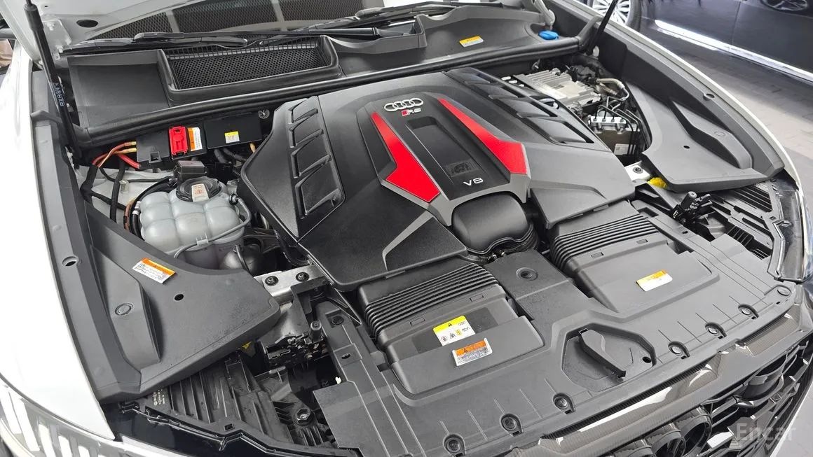 Audi RSQ8