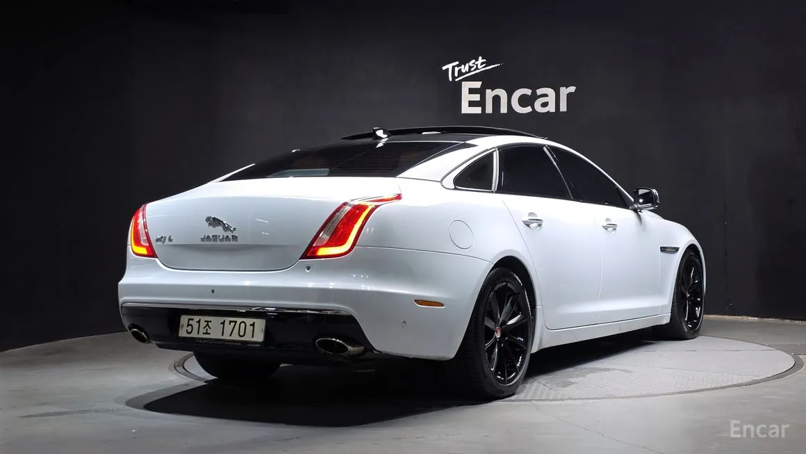 Jaguar XJ