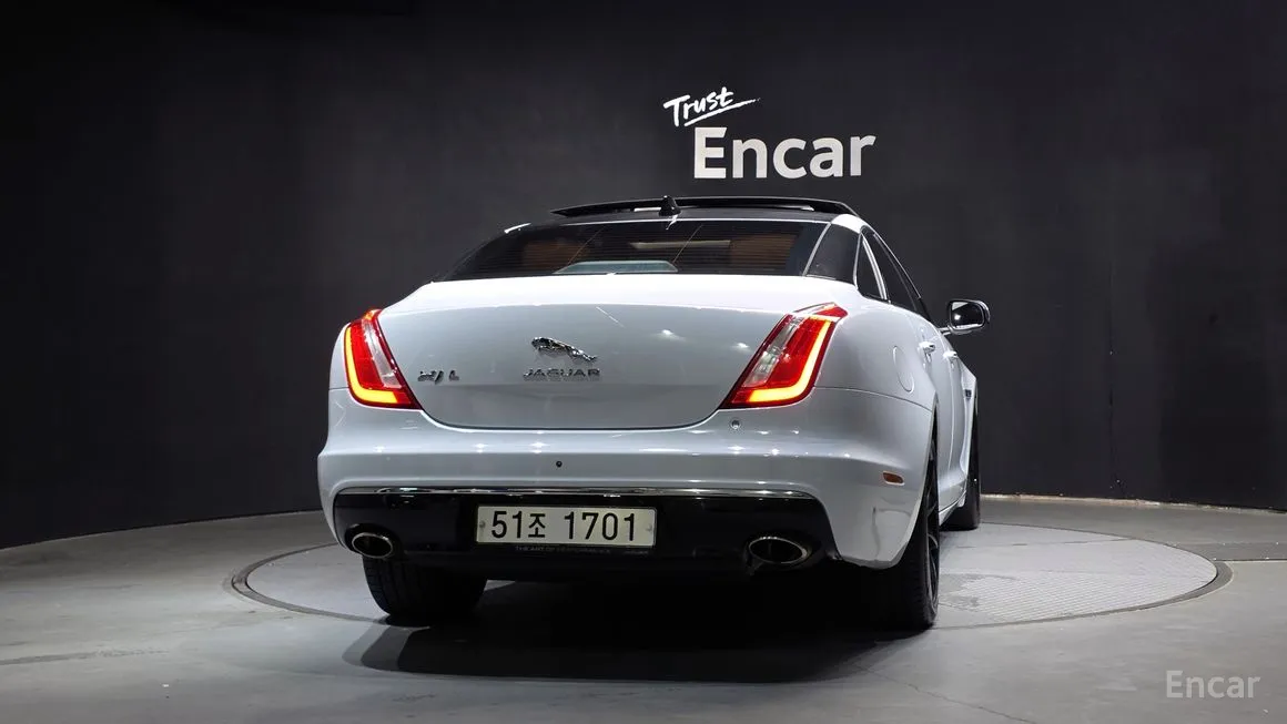 Jaguar XJ