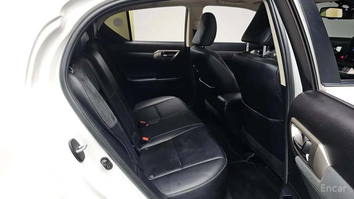 Lexus CT200h
