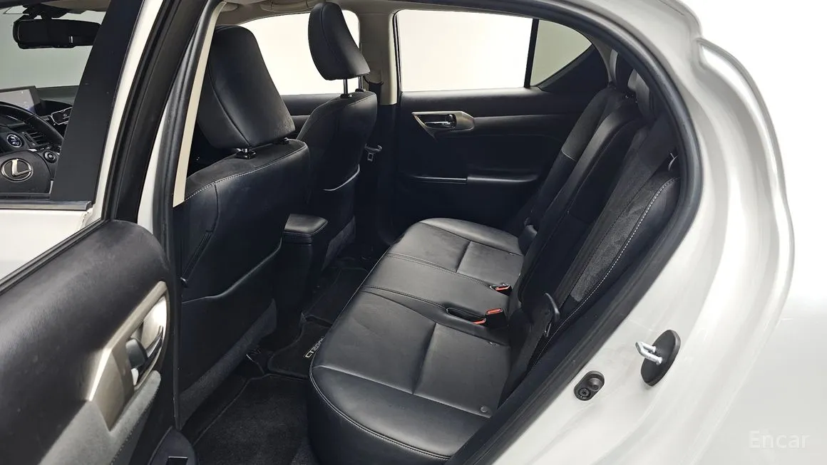 Lexus CT200h