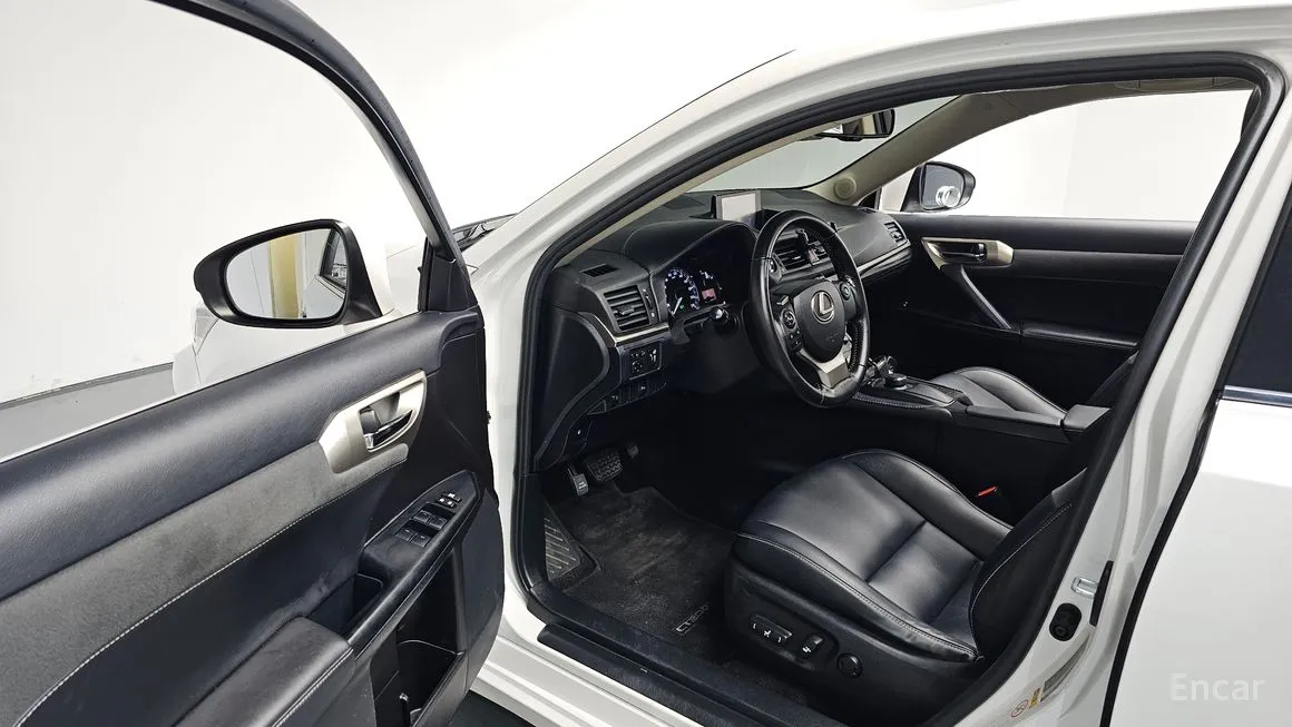 Lexus CT200h