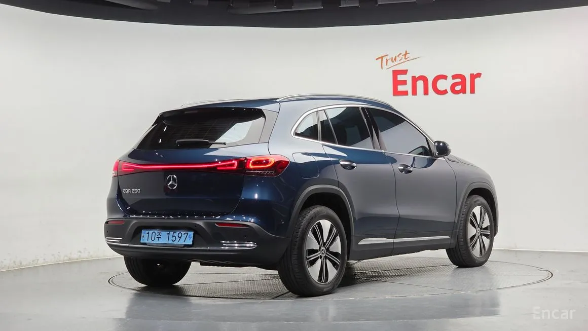 Mercedes-Benz EQA