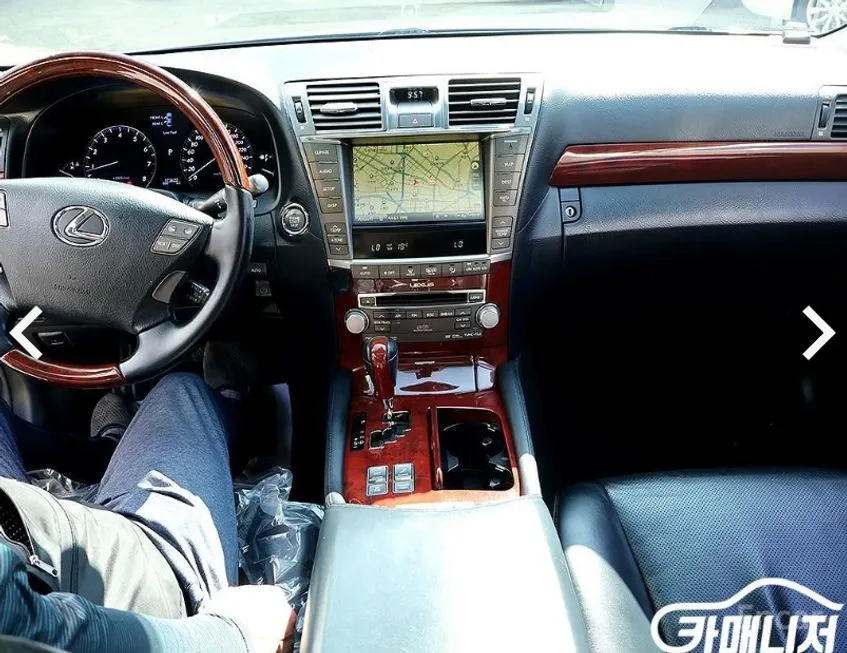 Lexus LS