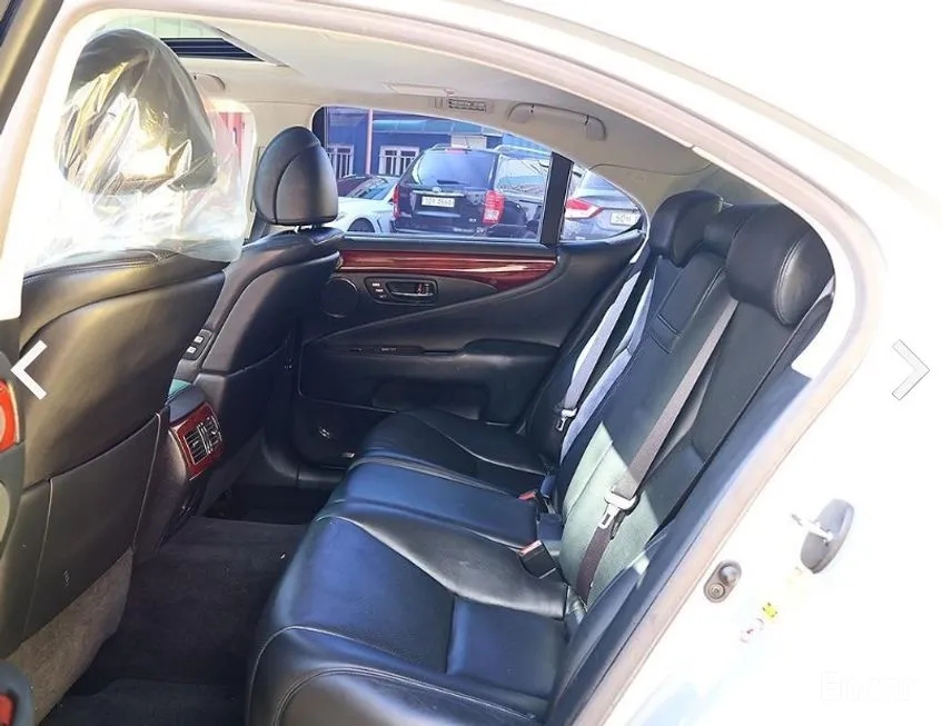 Lexus LS