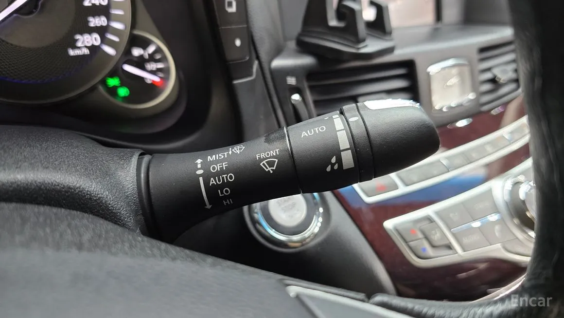 Infiniti Q70