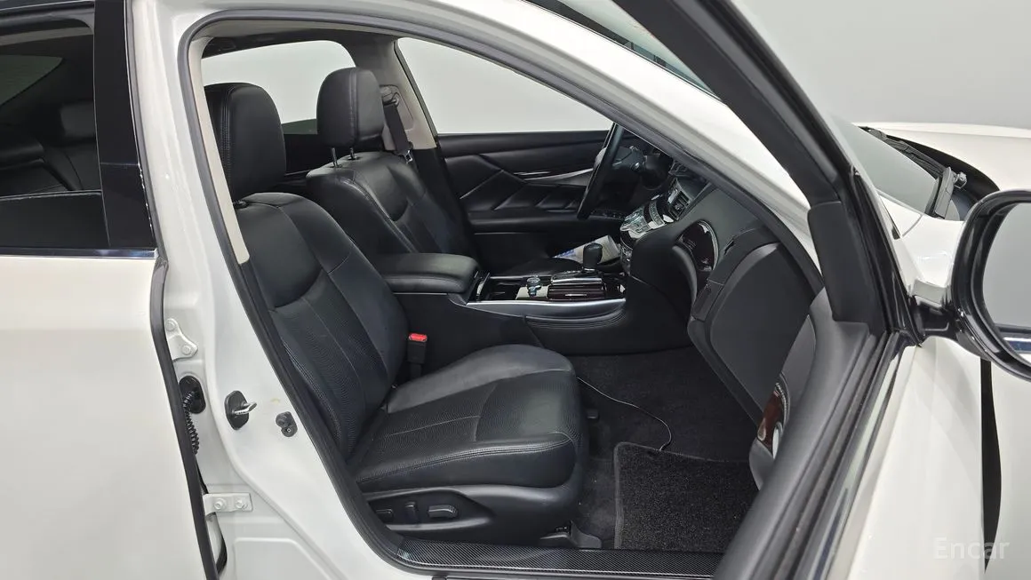 Infiniti Q70