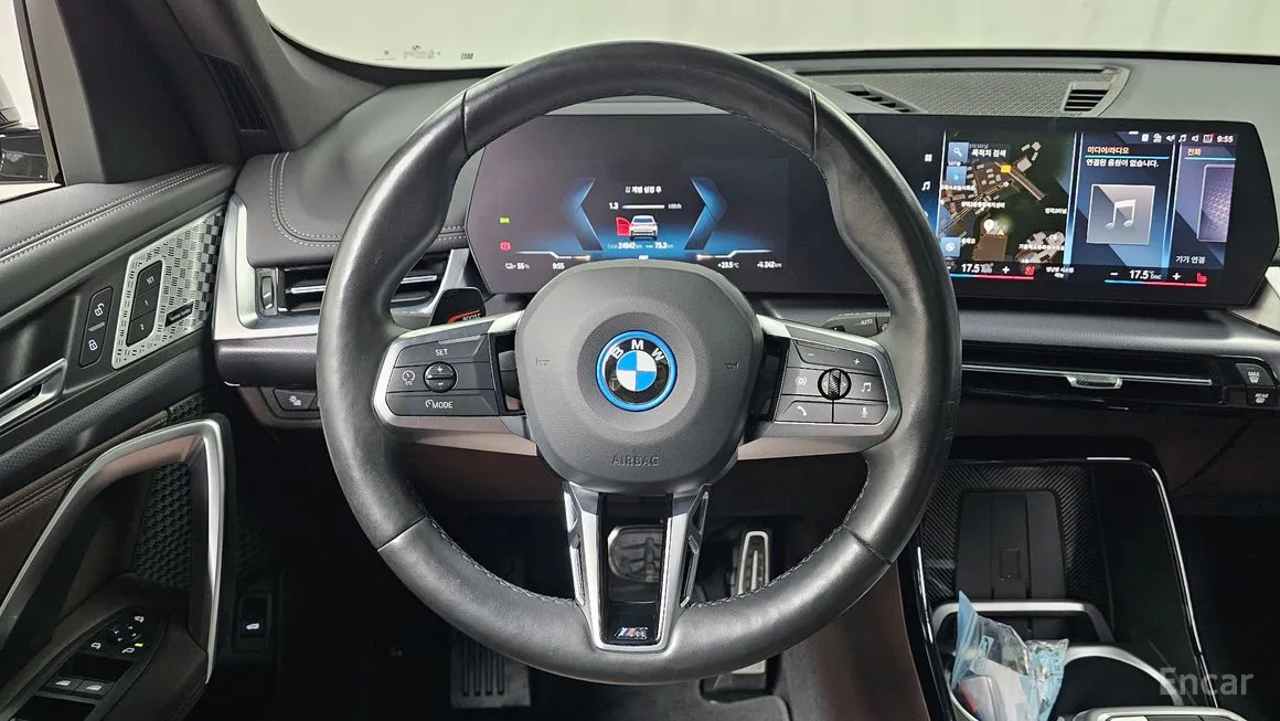 BMW iX1