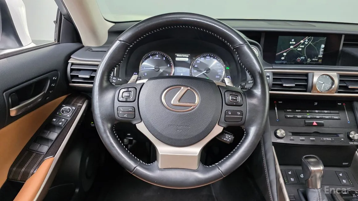 Lexus IS