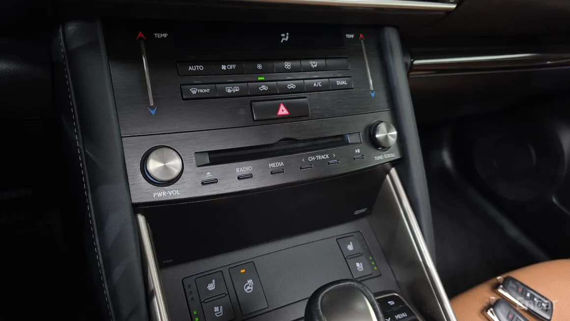 Lexus IS