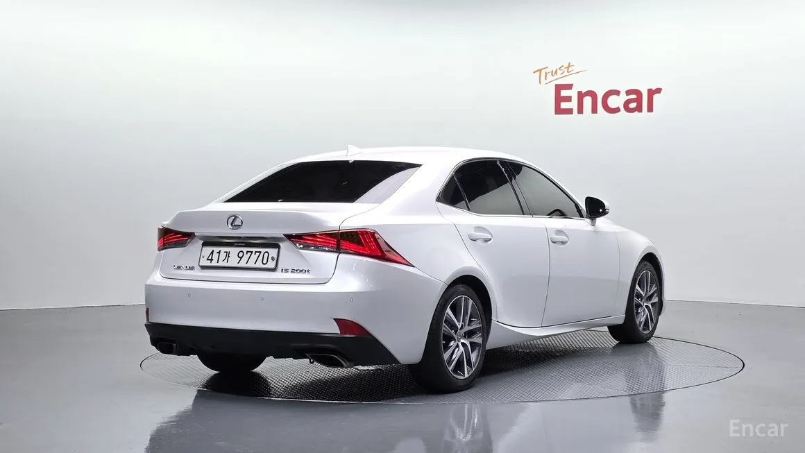 Lexus IS