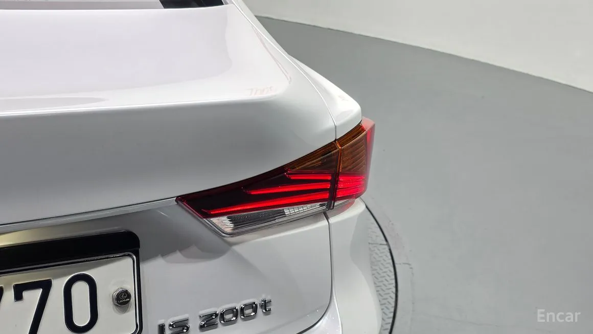 Lexus IS