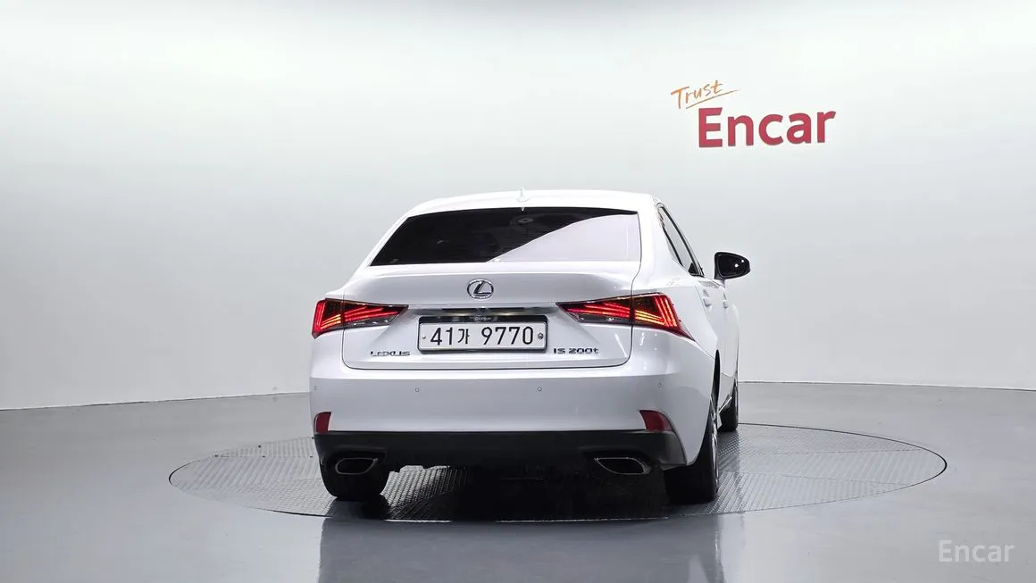 Lexus IS