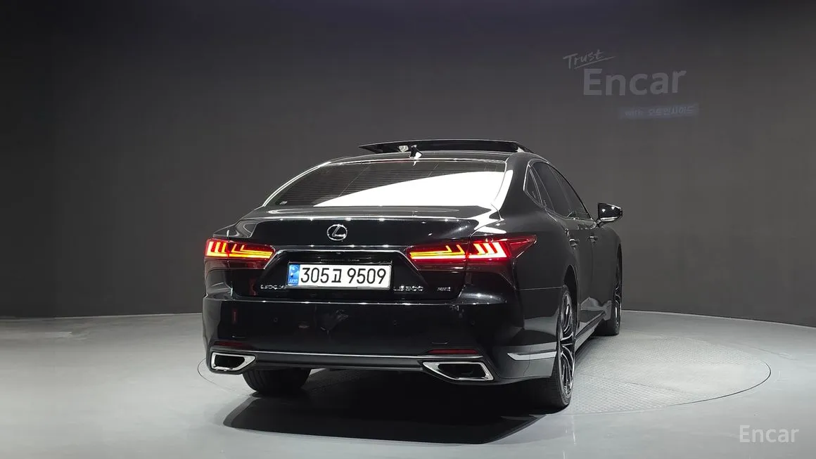Lexus LS