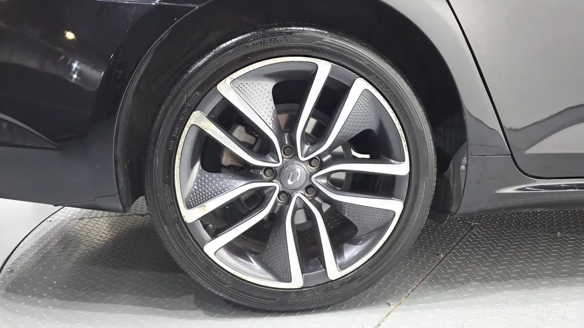 Renault SM6